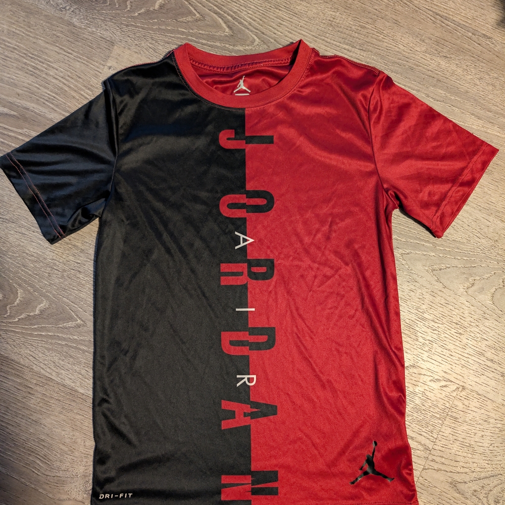 Jordan Men's Red and Black T-Shirt
